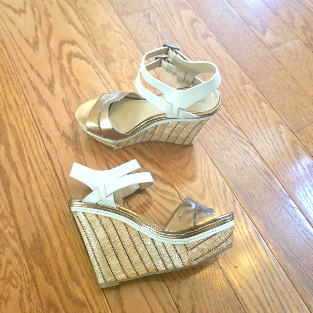 MOSSIMO Espadrille Gold Buckled Wedge Sandals! Sz 8